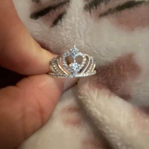 Women’s sterling silver size 7 crown ring
